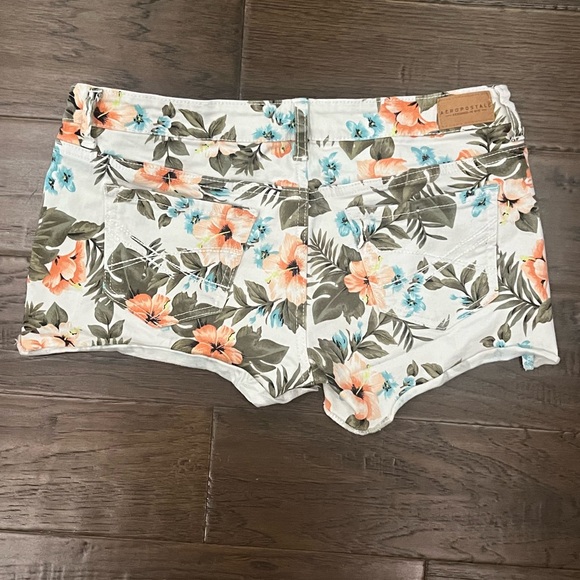 Aeropostale Floral Midi Shorts - Picture 2 of 9